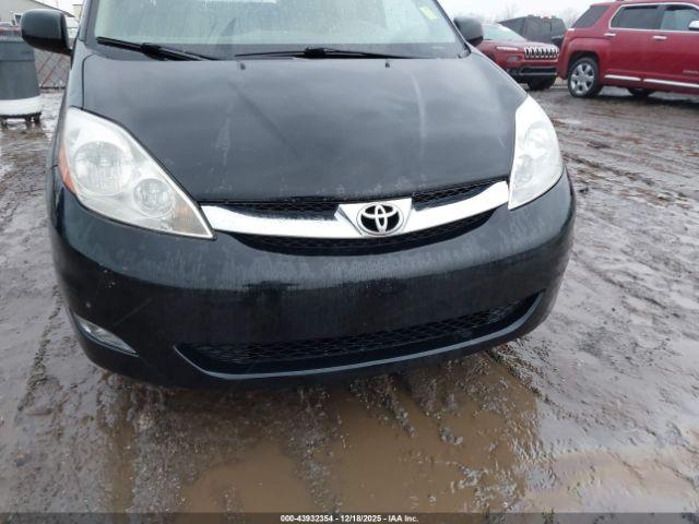 Toyota Sienna Limited Image 4