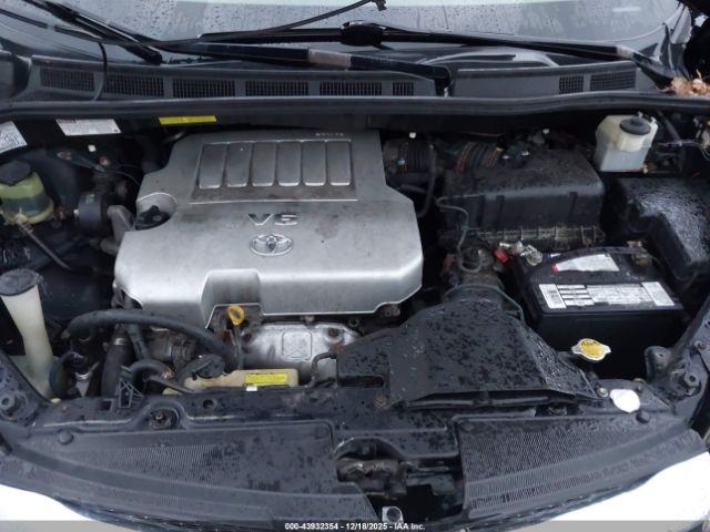 Toyota Sienna Limited Image 7