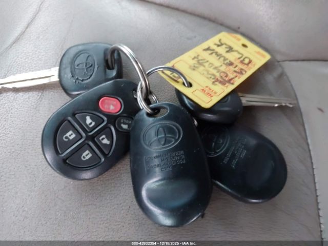 Toyota Sienna Limited Image 10