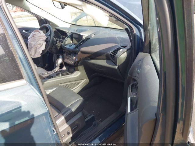 Ford Escape Titanium Image 4