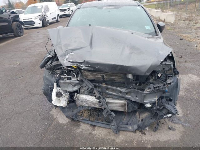 Ford Focus St Image 8