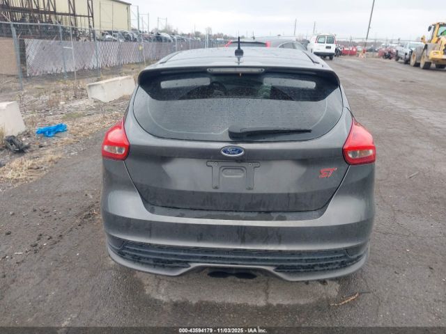Ford Focus St Image 16