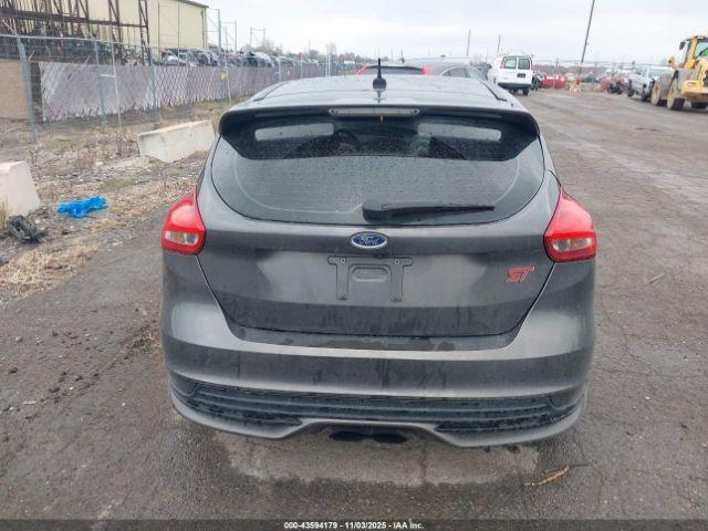 Ford Focus St Image 16