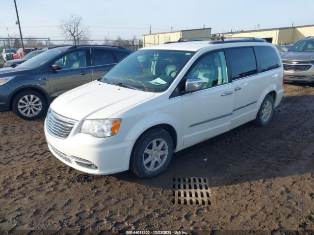 Chrysler Town & Country Touring Image 4