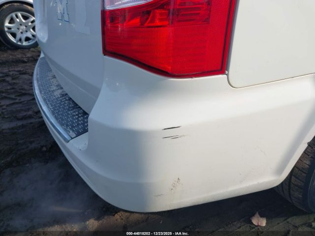 Chrysler Town & Country Touring Image 7