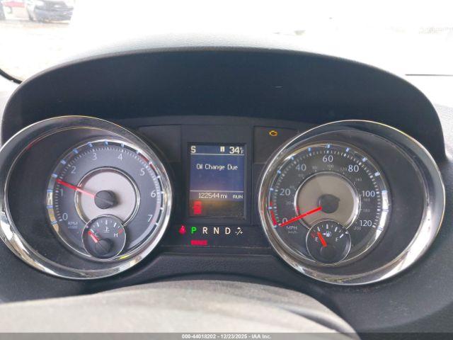 Chrysler Town & Country Touring Image 6