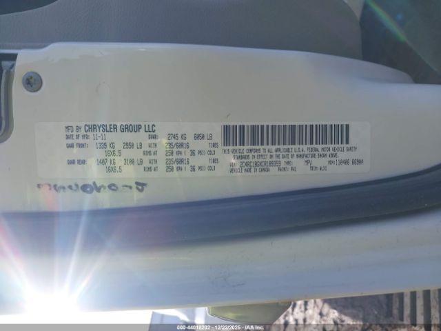 Chrysler Town & Country Touring Image 9