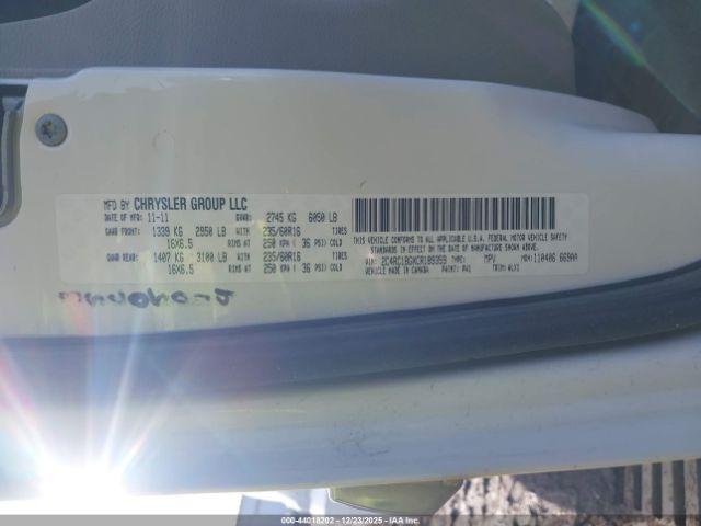 Chrysler Town & Country Touring Image 9