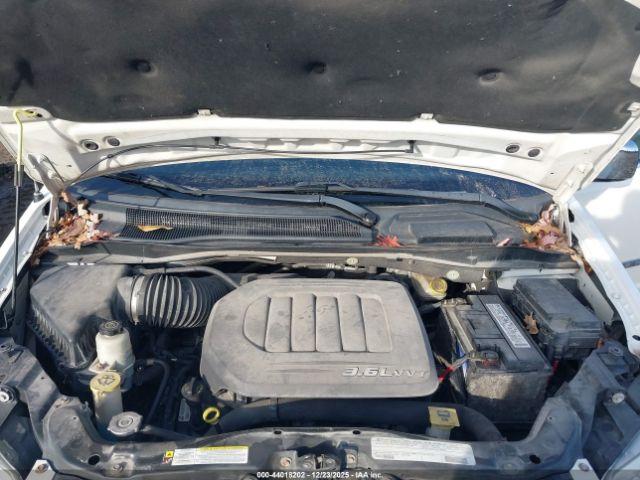 Chrysler Town & Country Touring Image 2