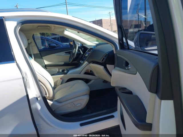 Lincoln Nautilus Standard Image 8