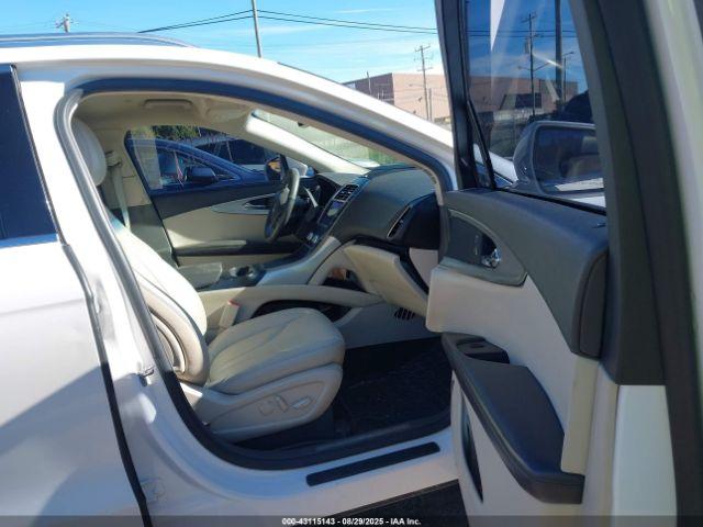 Lincoln Nautilus Standard Image 8