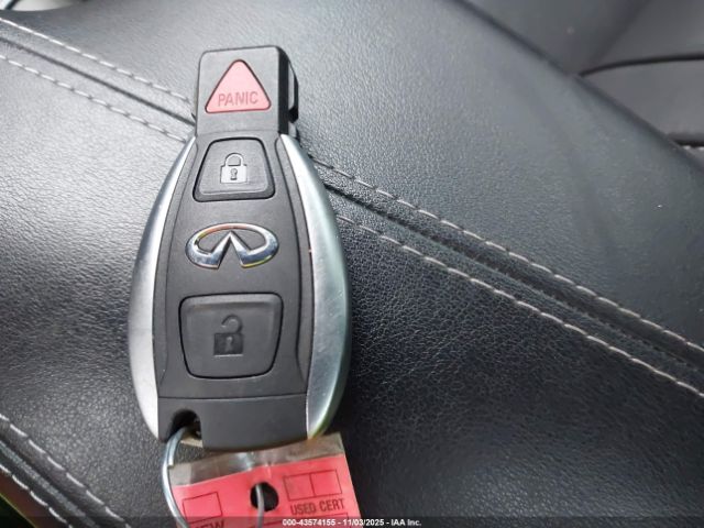 INFINITI Qx Essential Image 10