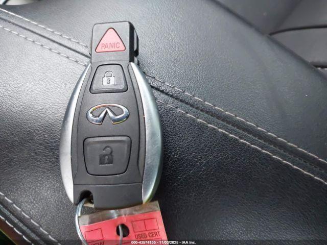 INFINITI Qx Essential Image 10