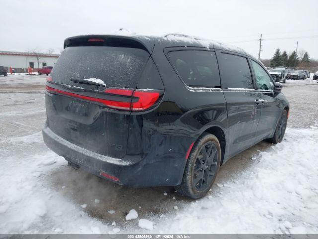 Chrysler Pacifica Limited Awd Image 6