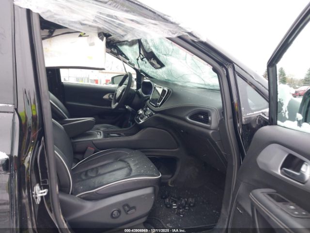 Chrysler Pacifica Limited Awd Image 4