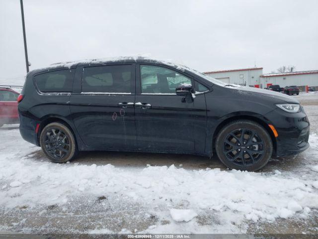 Chrysler Pacifica Limited Awd Image 15