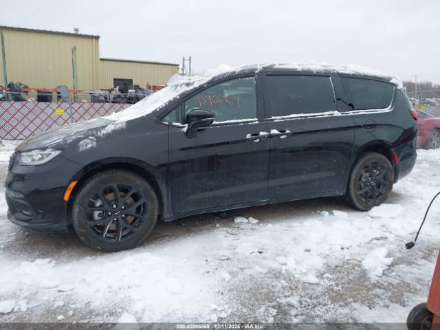 Chrysler Pacifica Limited Awd Image 16