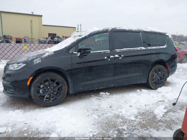 Chrysler Pacifica Limited Awd Image 16