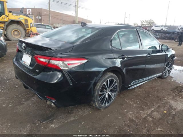 Toyota Camry Se Image 6