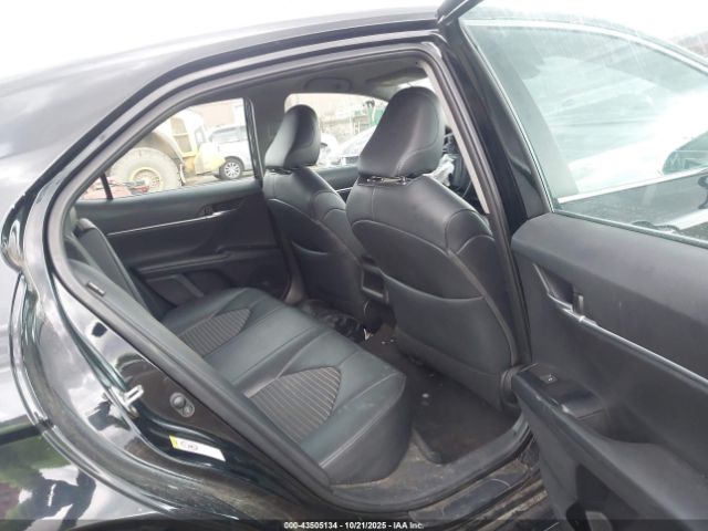 Toyota Camry Se Image 10