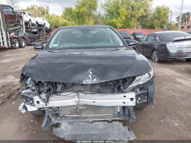 Toyota Camry Se Image 3