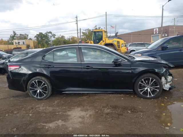 Toyota Camry Se Image 4