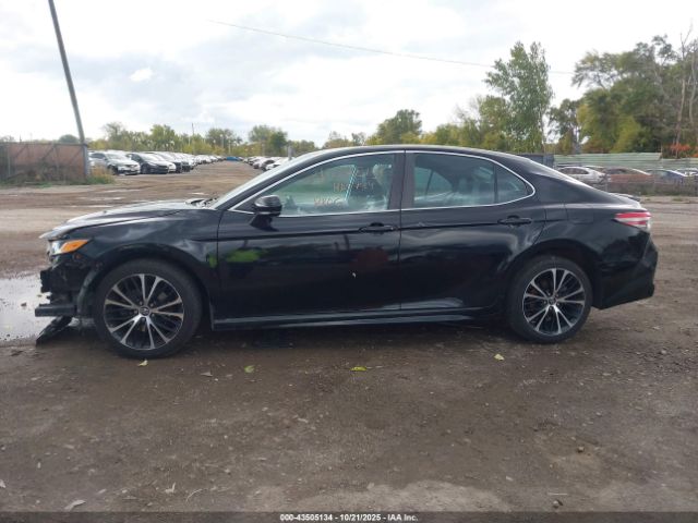 Toyota Camry Se Image 8