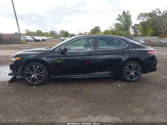 Toyota Camry Se Image 8