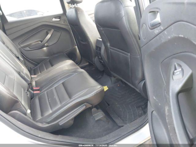 Ford Escape Titanium Image 2