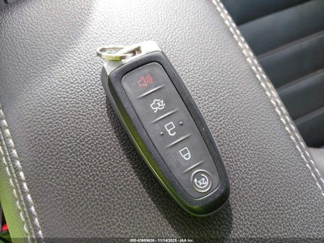 Ford Escape Titanium Image 9