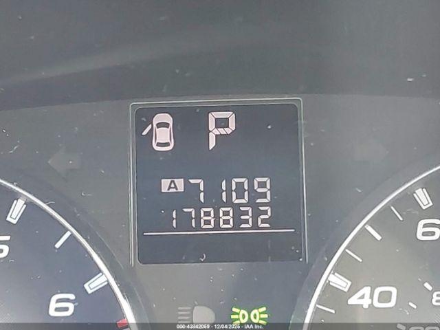 Subaru Outback 2.5i Premium Image 3