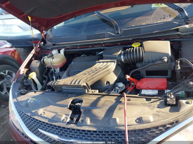 Chrysler Pacifica Limited Image 3