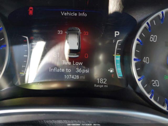 Chrysler Pacifica Limited Image 16