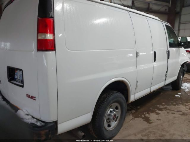 GMC Savana Work Van Image 15