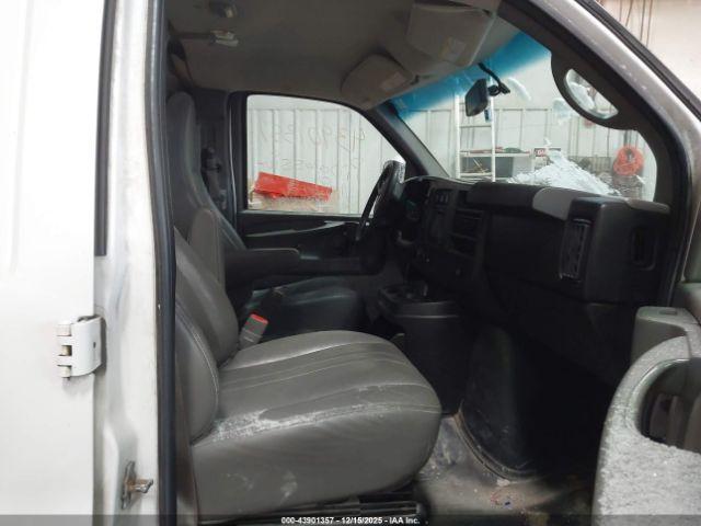 GMC Savana Work Van Image 16