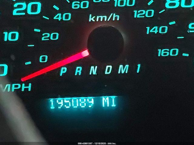 GMC Savana Work Van Image 9