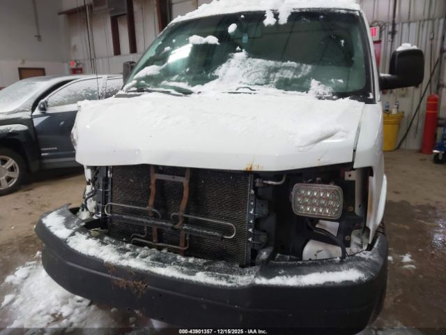 GMC Savana Work Van Image 10