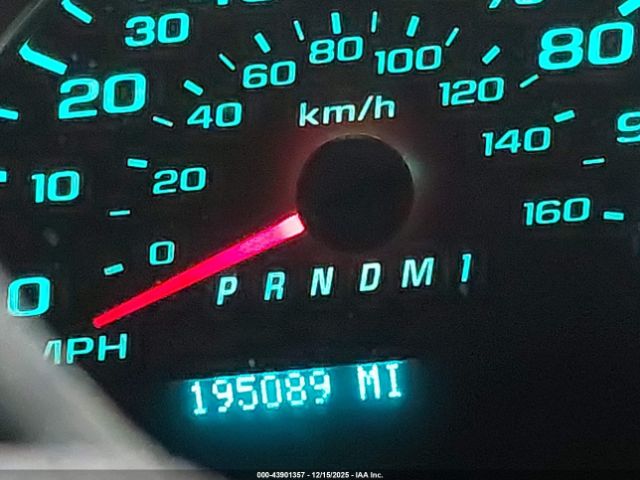 GMC Savana Work Van Image 12