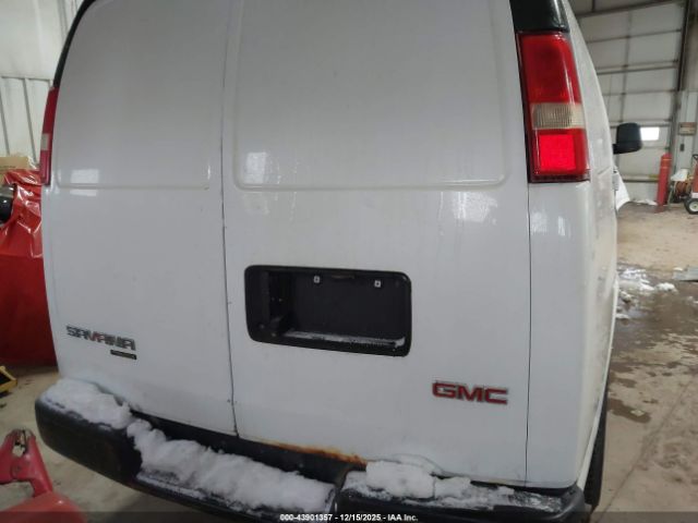 GMC Savana Work Van Image 7