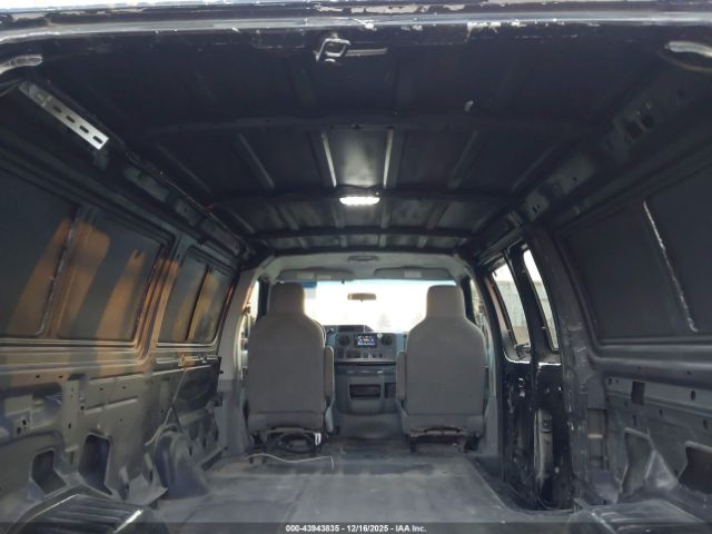 Ford E-250 Commercial Image 18