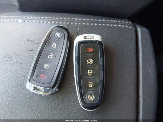 Ford Escape Titanium Image 11