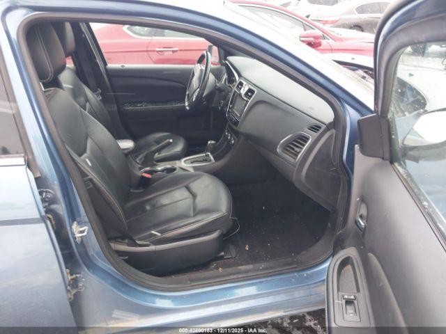 Chrysler 200 Limited Image 7