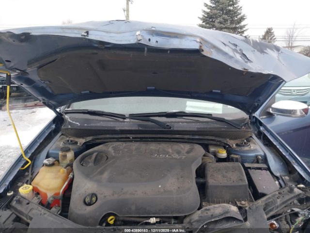 Chrysler 200 Limited Image 8