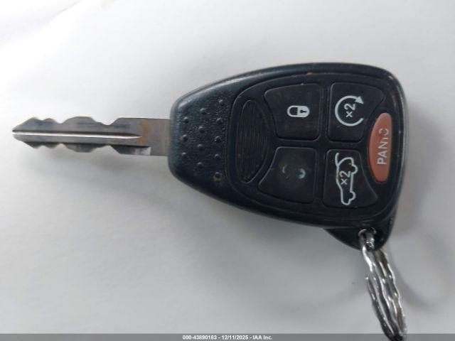 Chrysler 200 Limited Image 11