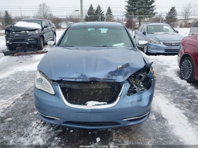 Chrysler 200 Limited Image 14