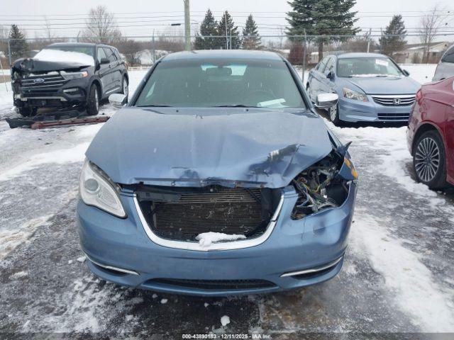 Chrysler 200 Limited Image 14