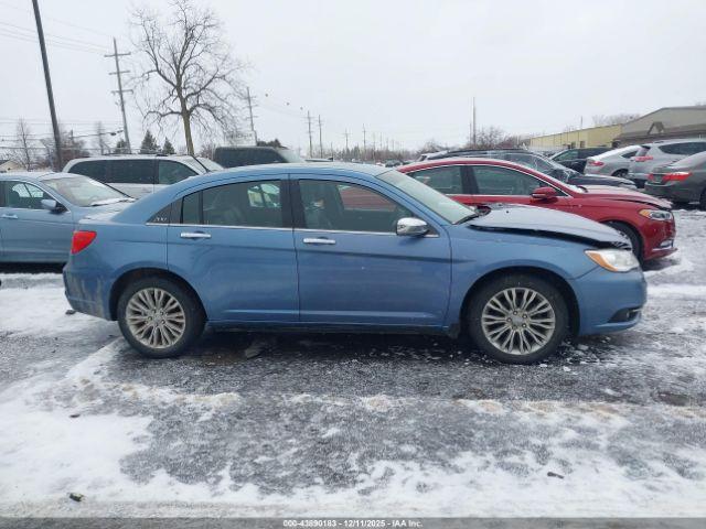 Chrysler 200 Limited Image 10