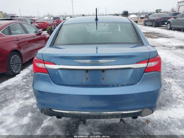 Chrysler 200 Limited Image 2