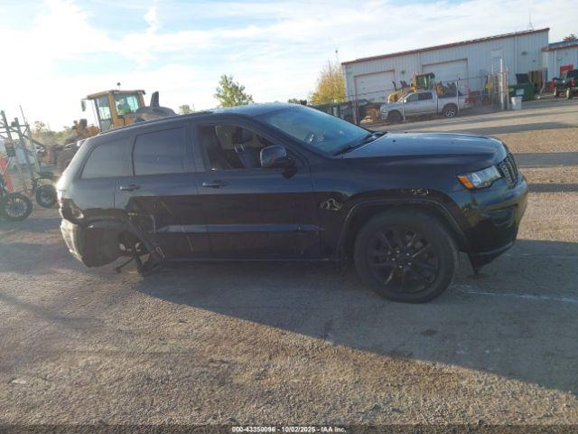 Jeep Grand Cherokee Laredo X 4x4 Image 4