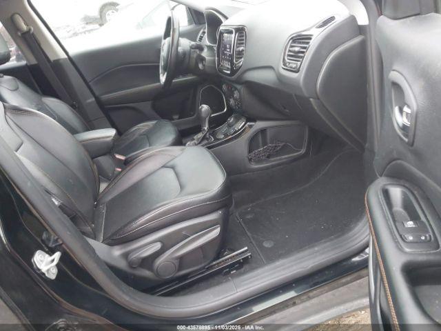 Jeep Compass Limited 4x4 Image 11